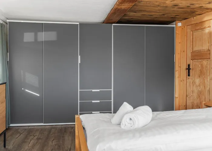 Шале Historic Charming House 10 Min From Кран-Монтана