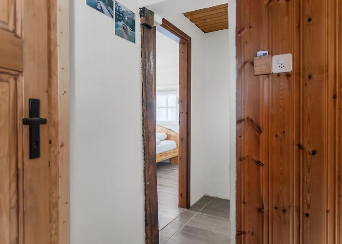 Шале Historic Charming House 10 Min From *