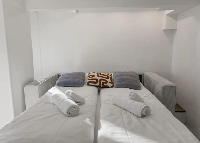 Шале Historic Charming House 10 Min From