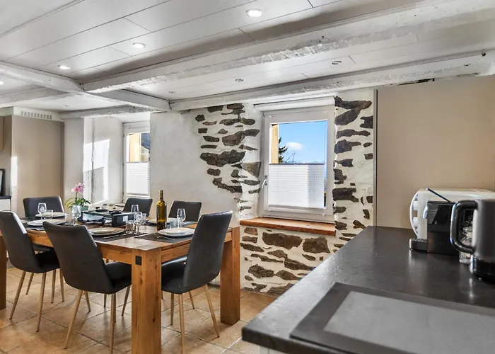 Historic Charming House 10 Min From シャレー クラン